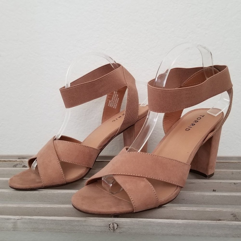Torrid SZ 8.5W Taupe Faux Suede High Block Heels